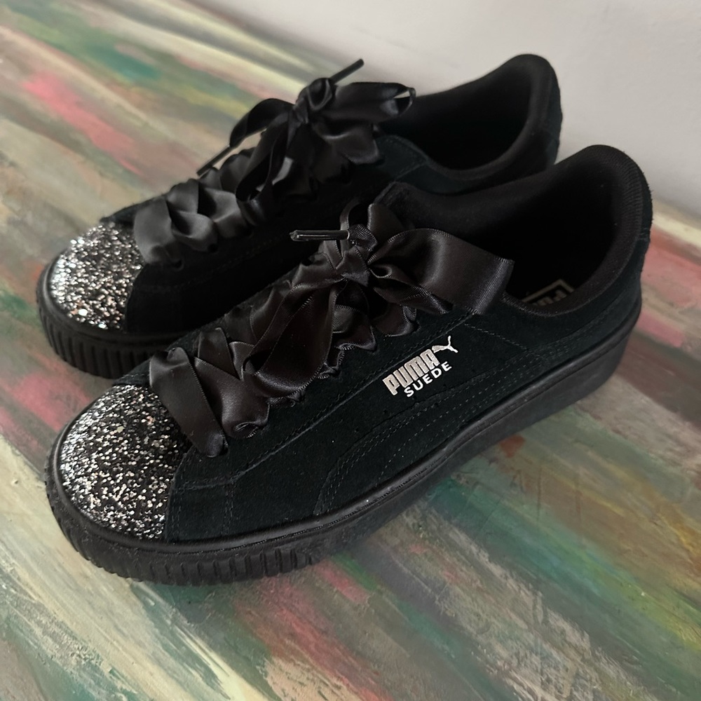 Display only pumas with super chic silk laces:)